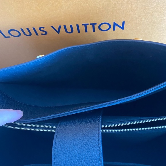 ❌SOLD❌LOUIS VUITTON RIVERSIDE - Picture 15 of 16